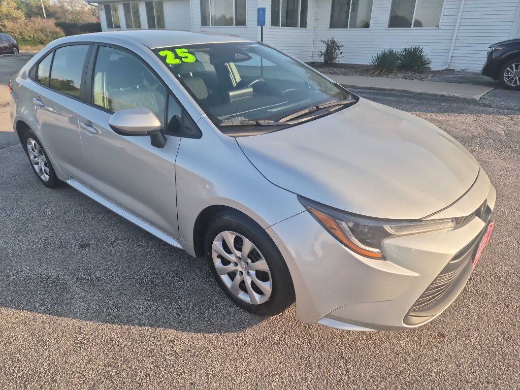 Used 2025 Toyota Corolla LE FWD image 1