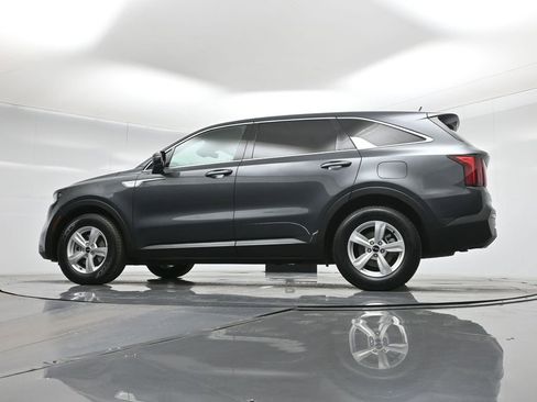 Used 2023 Kia Sorento LX image 53