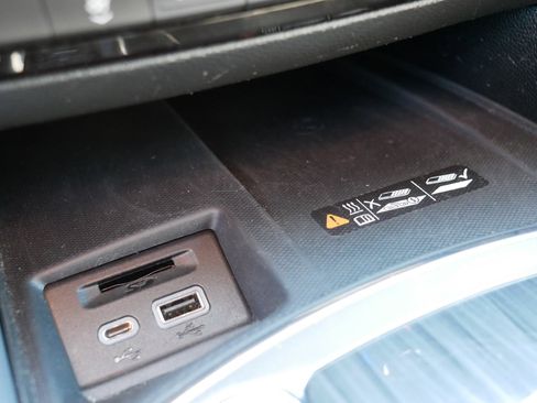 Used 2023 Buick Enclave Essence image 32