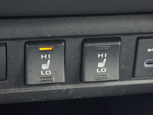 Used 2023 Toyota Corolla Cross XLE w/ Convenience Package FWD image 8