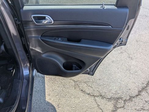 Used 2019 Jeep Grand Cherokee Limited w/ Luxury Group II image 24
