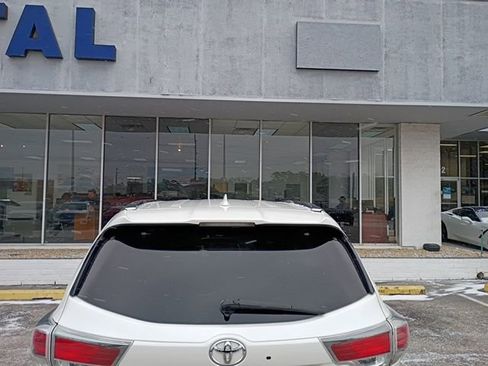 Used 2015 Toyota Highlander XLE image 13