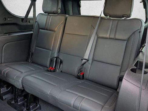 Used 2025 Chevrolet Suburban RST RWD image 19