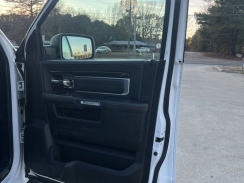 Used 2016 RAM 1500 Limited image 29