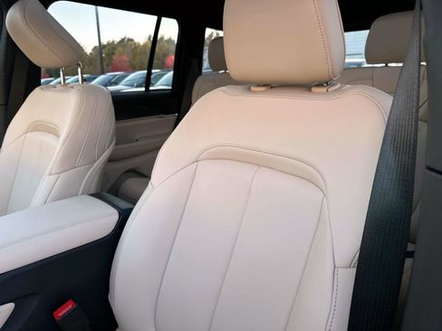 New 2025 Jeep Grand Cherokee Limited image 11