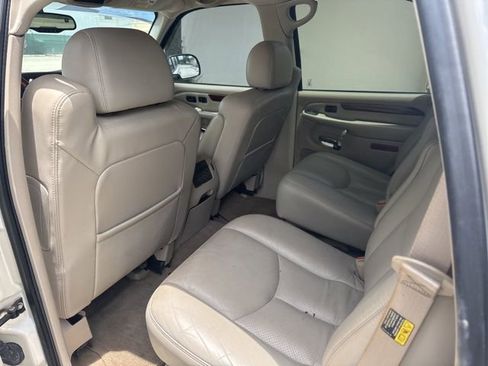 Used 2004 Cadillac Escalade AWD image 4
