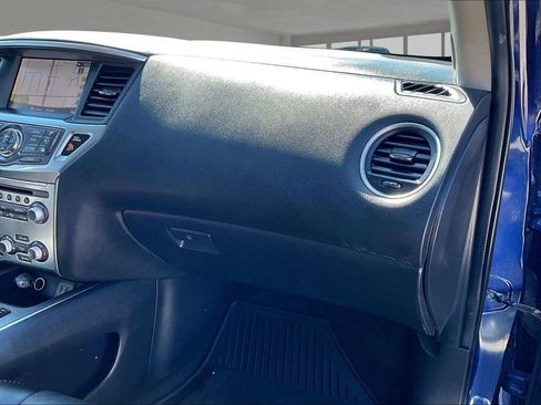Used 2019 Nissan Pathfinder SL AWD/4WD image 18