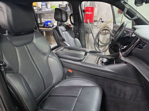 Used 2024 Jeep Wagoneer L Series II w/ Flexible Seating Group image 10