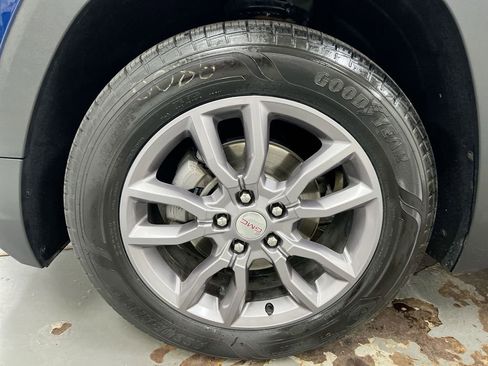 Used 2023 GMC Terrain SLT AWD/4WD image 26
