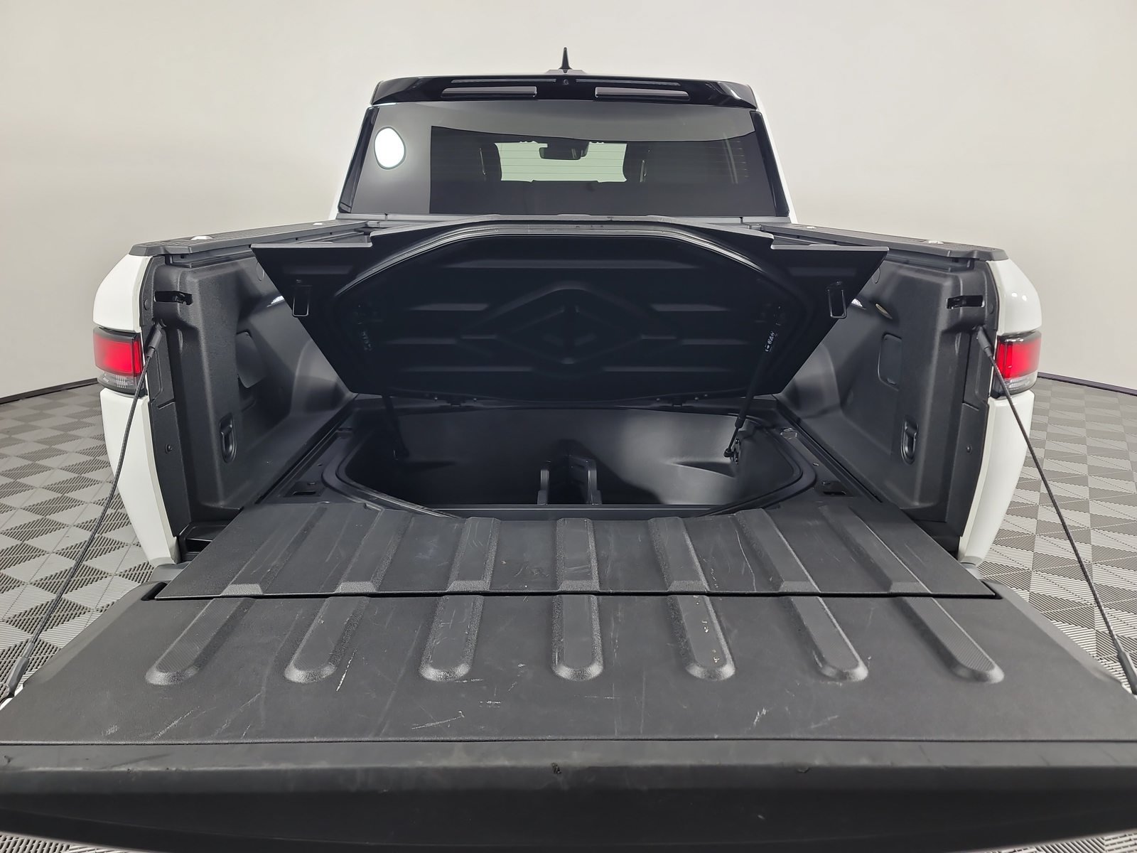 Used 2023 Rivian R1T Adventure Quad AWD/4WD image 15