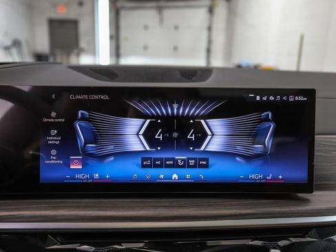 New 2026 BMW X5 xDrive40i w/ Executive Package AWD/4WD image 18