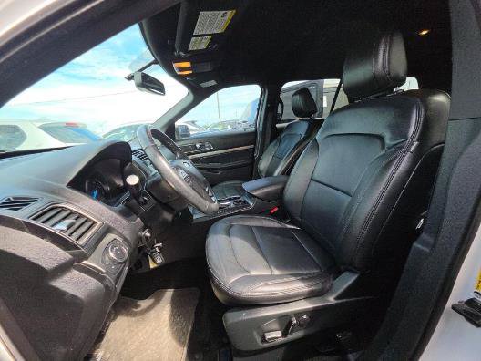 Used 2018 Ford Explorer XLT w/ Equipment Group 202A FWD image 3