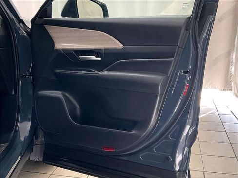 Used 2025 Toyota Grand Highlander FWD image 12