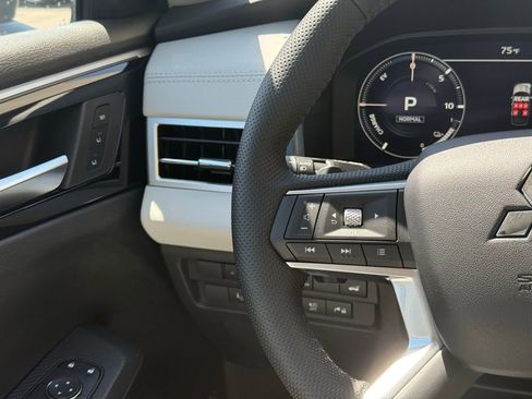 New 2025 Mitsubishi Outlander SEL image 10