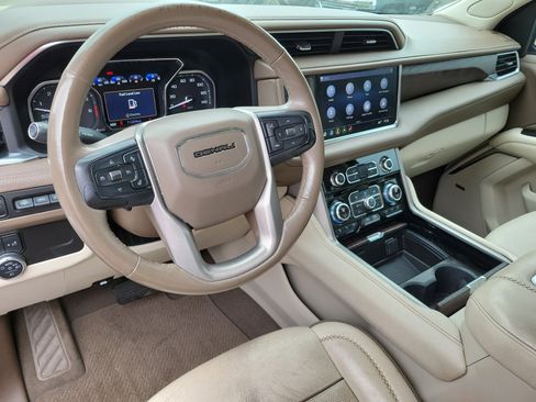 Used 2021 GMC Yukon XL Denali image 2