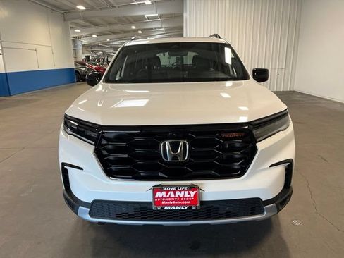 Used 2025 Honda Pilot TrailSport image 8