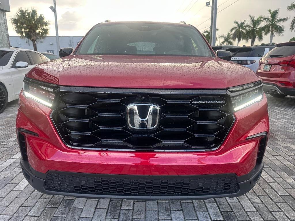Used 2025 Honda Pilot Black Edition image 2