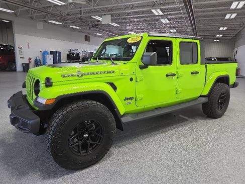 Used 2021 Jeep Gladiator Overland w/ Uconnect 4C Nav & Sound Group AWD/4WD image 3
