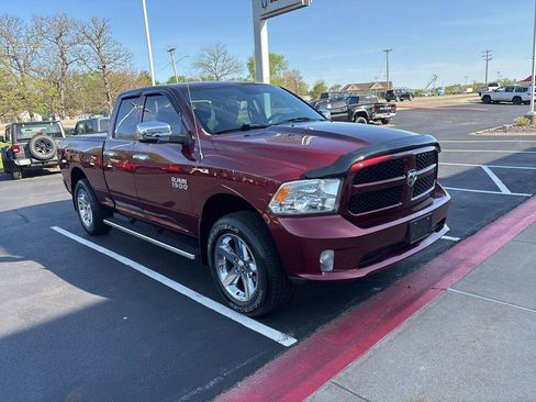 Used 2017 RAM 1500 Express w/ Express Value Package AWD/4WD image 4