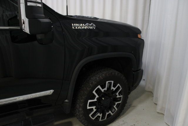 Used 2025 Chevrolet Silverado 2500 High Country AWD/4WD image 36