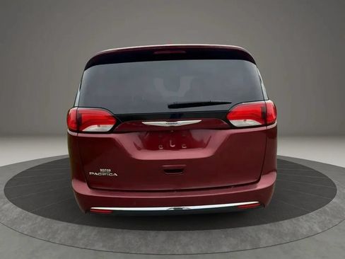 Used 2019 Chrysler Pacifica Touring-L FWD image 5