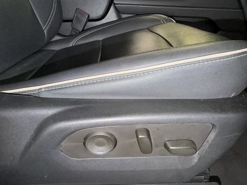 Used 2023 Chevrolet Suburban Premier image 28