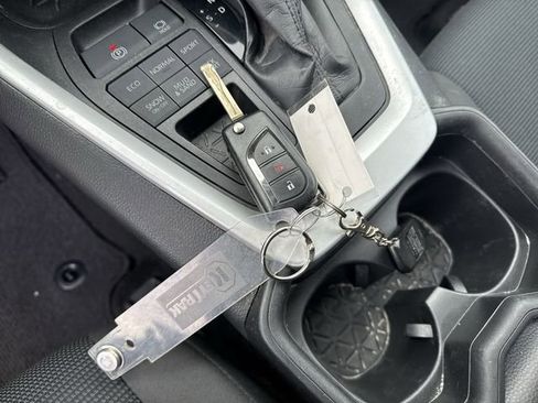 Used 2021 Toyota RAV4 LE image 27