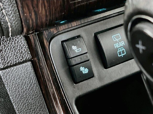 Used 2017 Chevrolet Traverse LT w/ Style and Technology Package FWD image 20