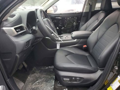 Used 2026 Toyota Highlander XLE image 6
