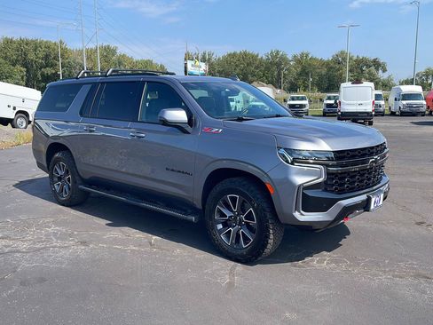Used 2021 Chevrolet Suburban Z71 w/ Luxury Package AWD/4WD image 7