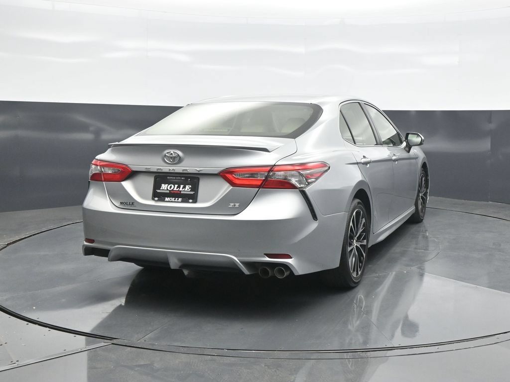 Used 2018 Toyota Camry SE FWD image 6