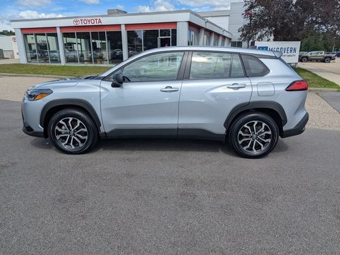 Used 2025 Toyota Corolla Cross AWD Hybrid image 2