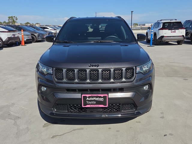 Used 2023 Jeep Compass Latitude AWD/4WD image 2