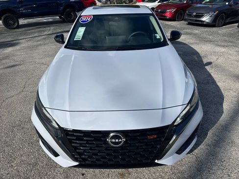 Used 2024 Nissan Altima 2.5 SR w/ SR Premium Package FWD image 5