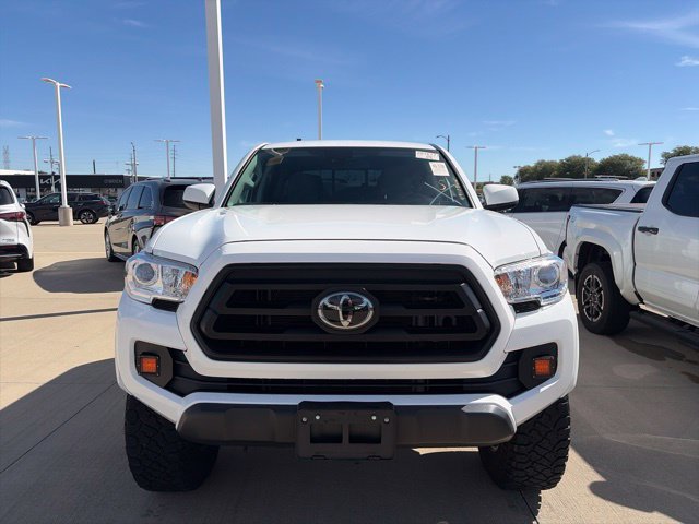 Used 2022 Toyota Tacoma SR AWD/4WD image 2