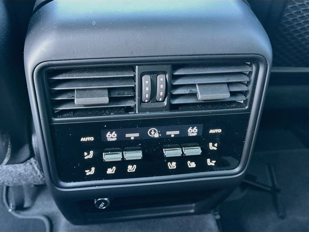 Certified 2026 Porsche Cayenne E-Hybrid AWD/4WD image 23