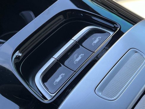 Certified 2025 Mercedes-Benz CLE 300 4MATIC Cabriolet image 31