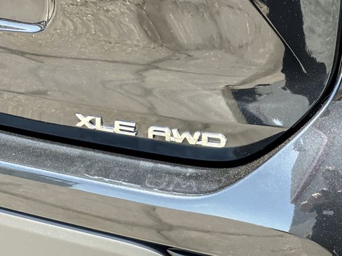 Certified 2024 Toyota Highlander XLE AWD/4WD image 27