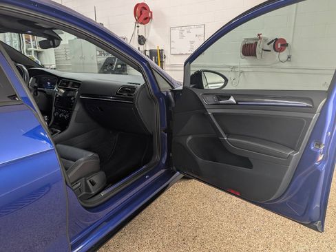 Used 2018 Volkswagen Golf 4-Door AWD/4WD image 20