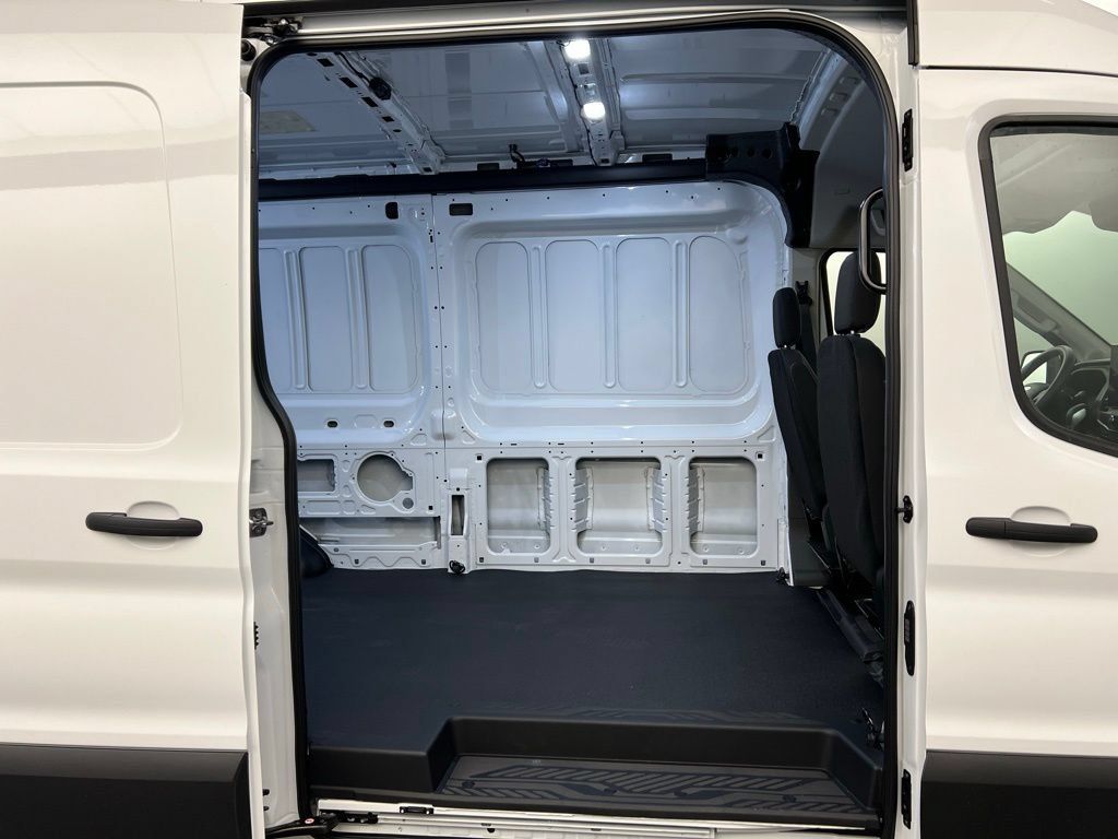 New 2026 Ford Transit 250 148 Medium Roof RWD image 27