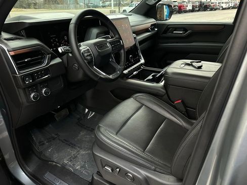 Certified 2025 GMC Yukon Denali image 11