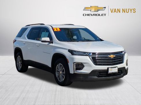 Used 2023 Chevrolet Traverse LT FWD image 3