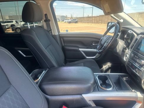 Used 2018 Nissan Titan SV w/ SV Convenience Package RWD image 28