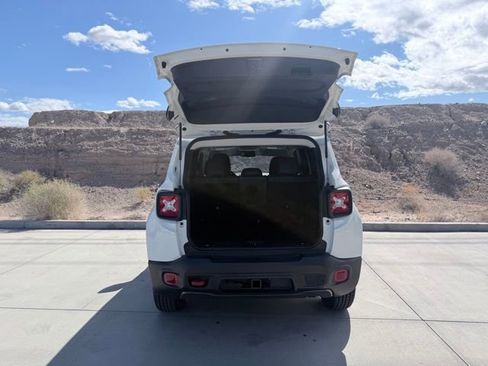 Used 2022 Jeep Renegade Trailhawk w/ Trailer Tow Group image 31