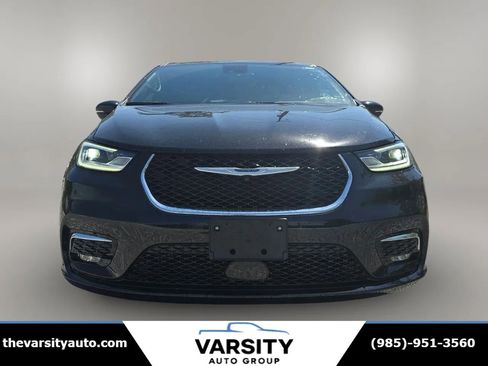 Used 2025 Chrysler Pacifica Select image 12