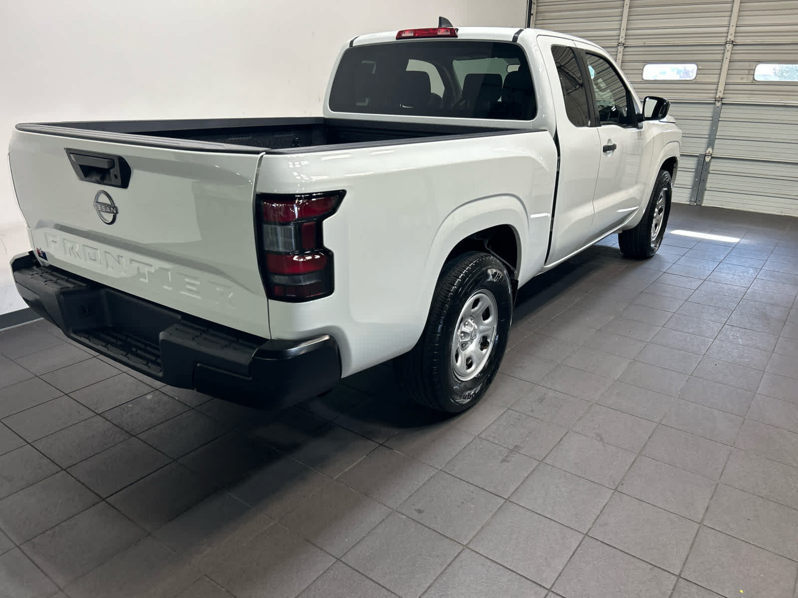 Used 2022 Nissan Frontier S RWD image 3
