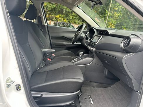 Used 2023 Nissan Kicks S image 10