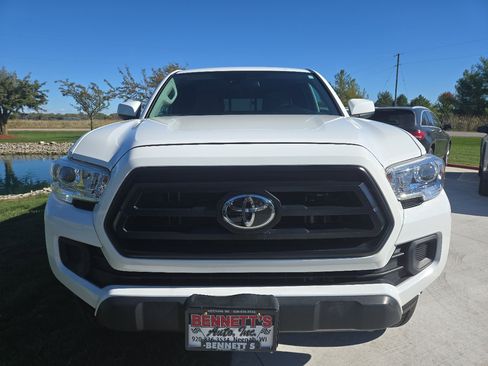 Used 2020 Toyota Tacoma SR image 7