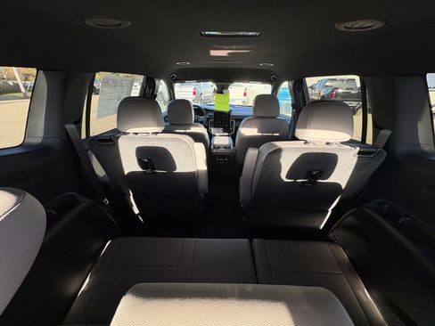 New 2026 GMC Acadia Elevation image 16