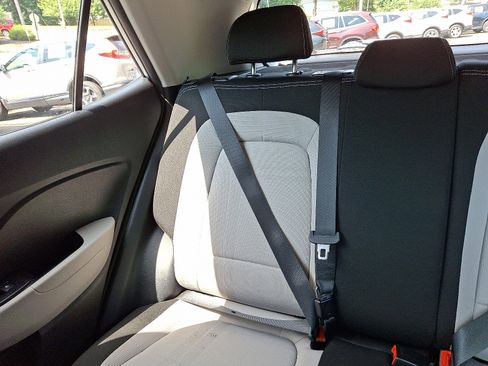 Used 2020 Hyundai Venue SEL image 18